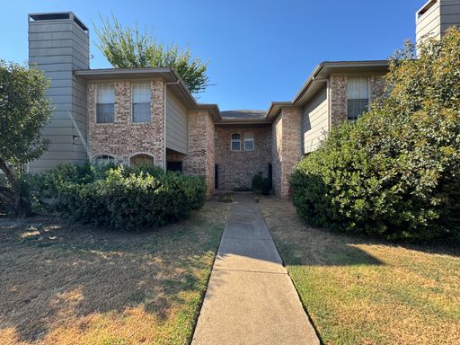 Two story unit in Pantego near Bicentennial Park