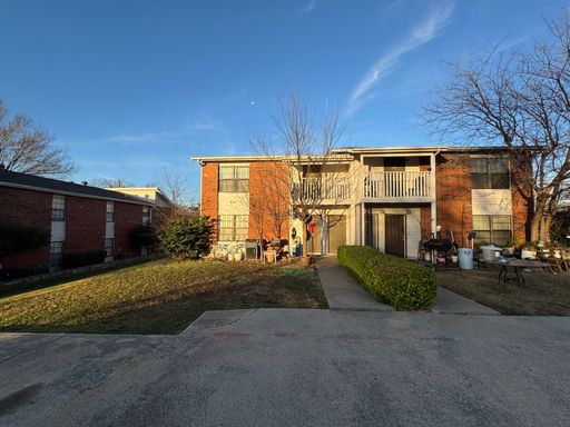 Beautifully Rehabbed 2 bedroom, 1 Bath four plex upstairs unit in Grand Prairie – photo 1