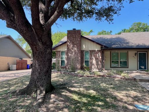 Cute 1-story duplex in a quiet, family-friendly neighborhood off Glade Road in the desirable Grapevine-Colleyville ISD. – photo 1