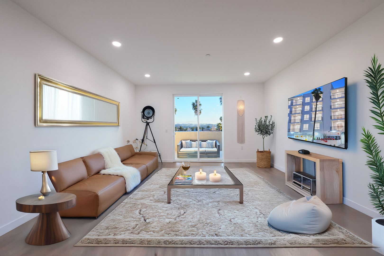 Van Nuys Apartment: 14606 Sylvan St