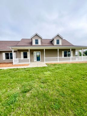 NEW LISTING! 3 Bedroom home