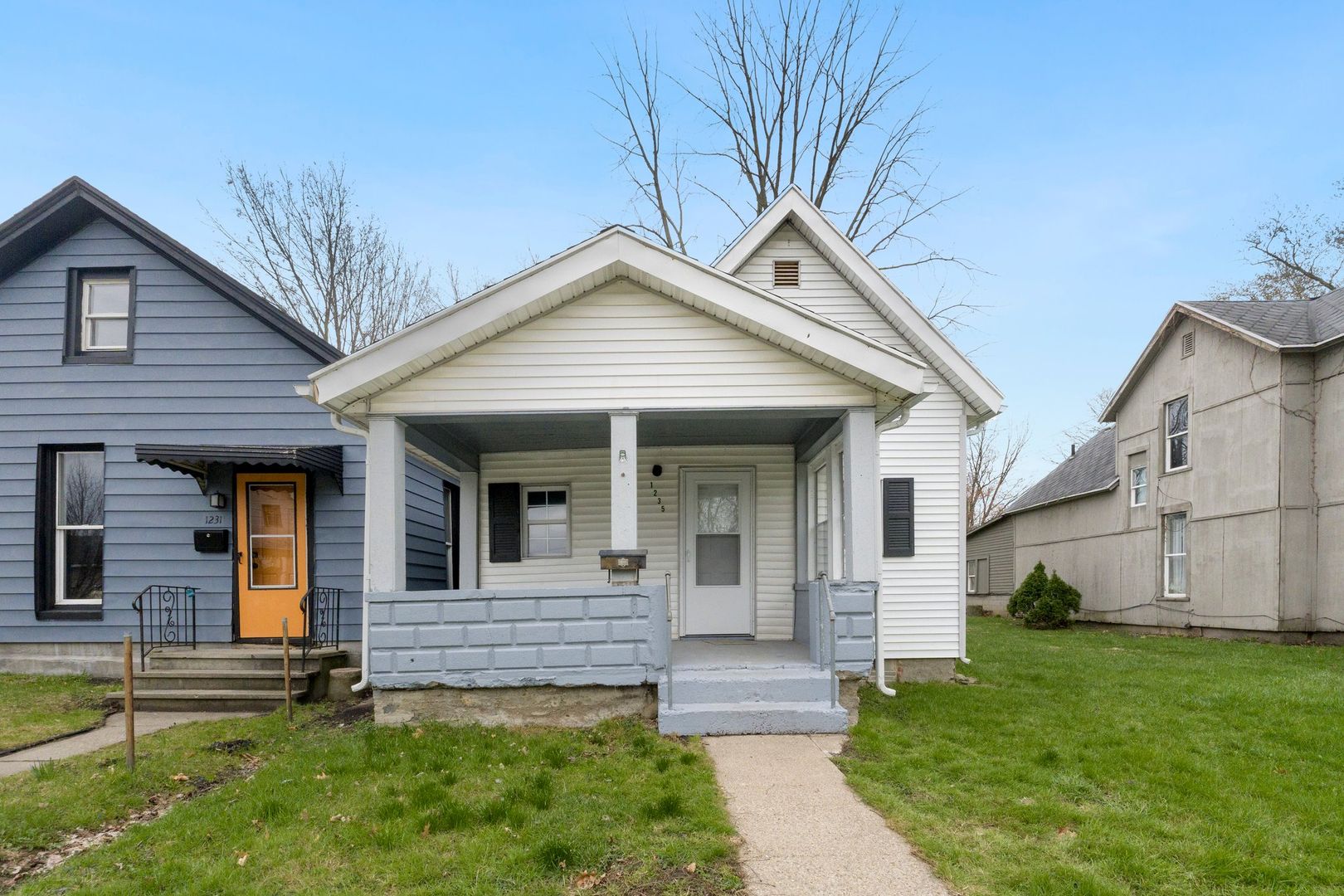 NEW LISTING! 3 BEDROOM HOUSE!