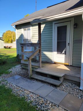 New Listing! 1 bedroom apartment in Huntington!