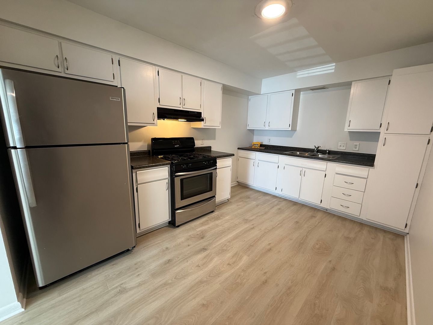 Omaha Apartment: 128/132 N 40th Street