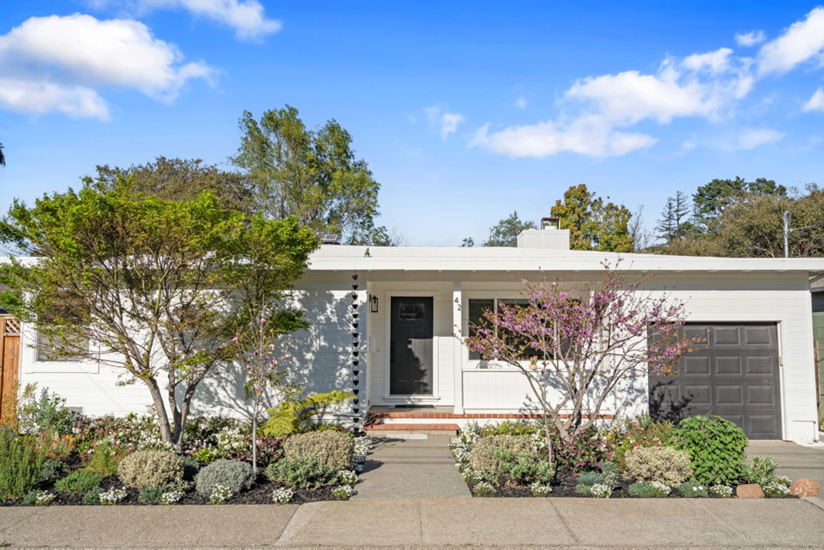 San Rafael House: 42 Billou St.