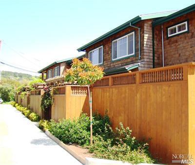 San Anselmo Apartment: Oak Knoll Avenue