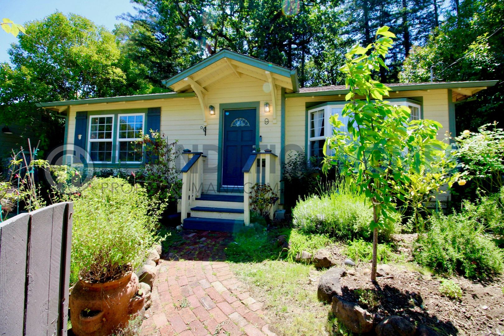 San Anselmo House: 9 Scenic Ave