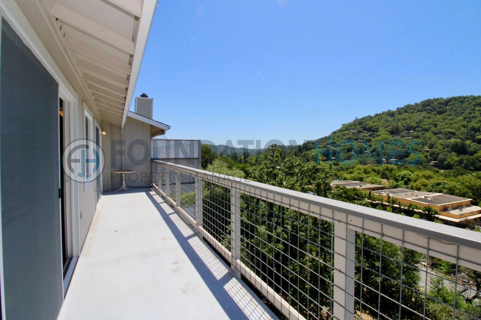 Fairfax House: 93 Live Oak Ave