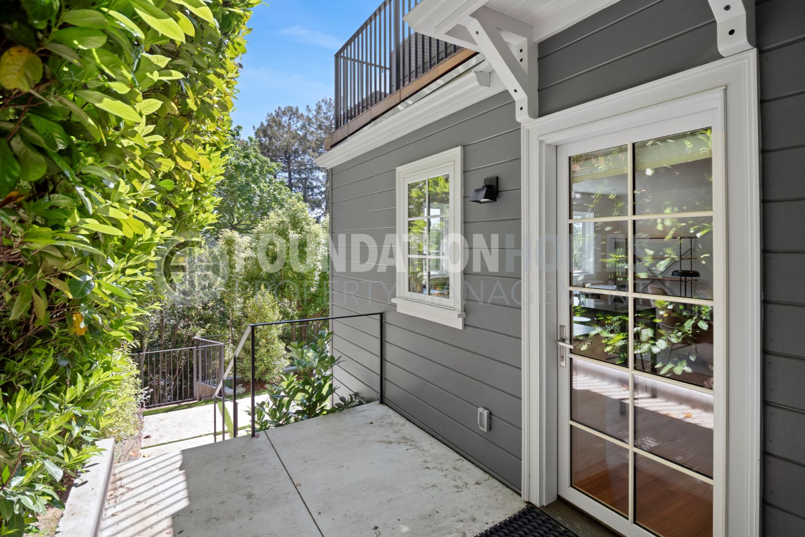 Mill Valley House: 215-A  Molino Ave .