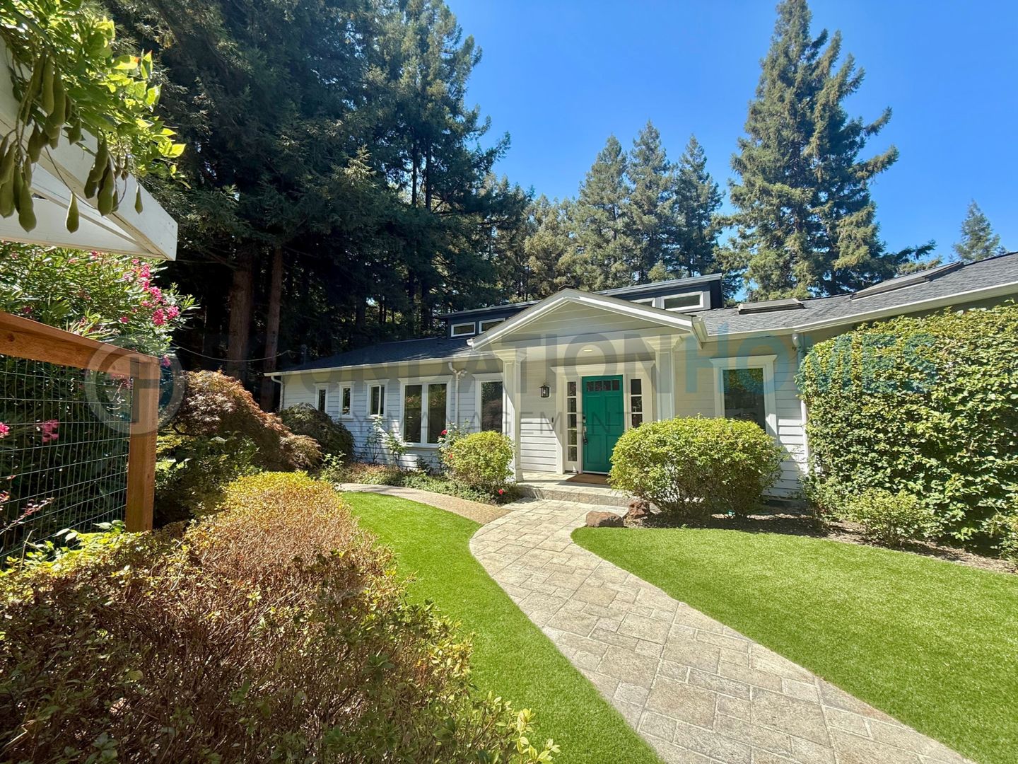 Kentfield House: 309 Crown Rd