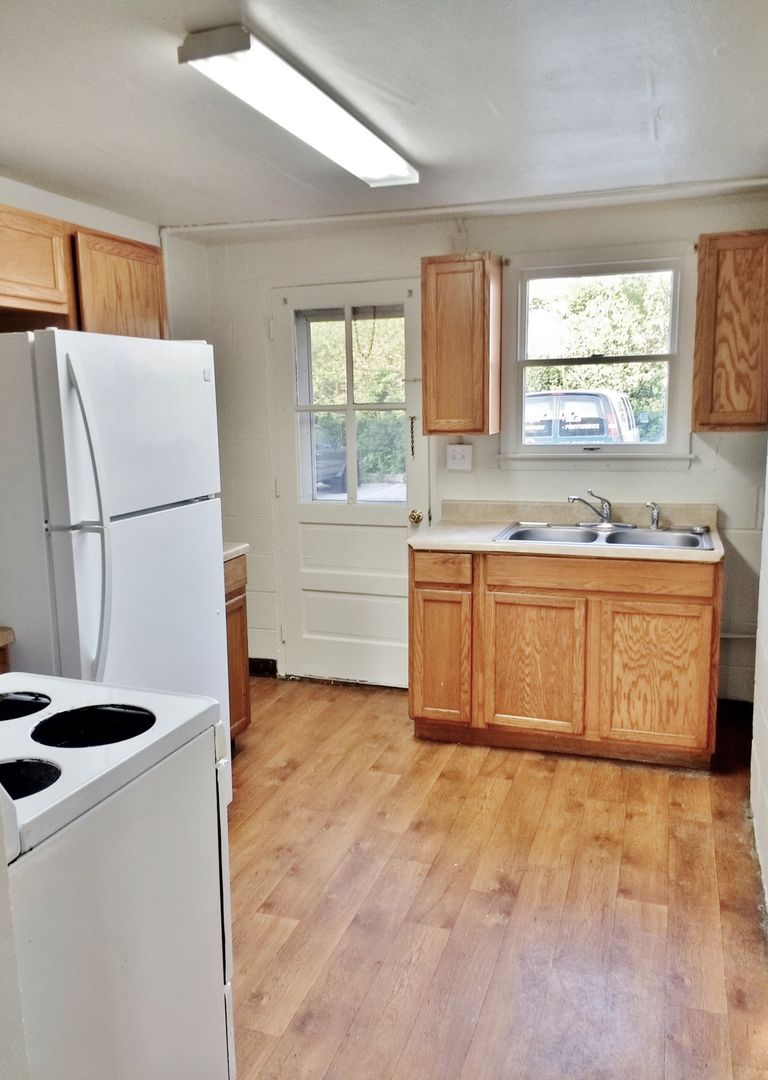 Gettysburg Apartment: 240 W High Street