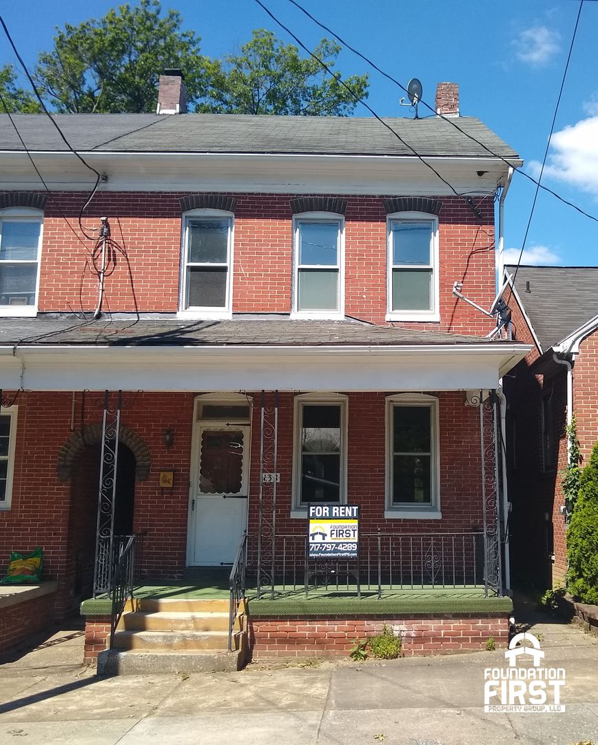 Spring Grove House: 138 N Water Street