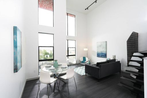 MODERN new HUGE 2 bed 2 bath LOFT with VIEWS PENTHOUSE – photo 1