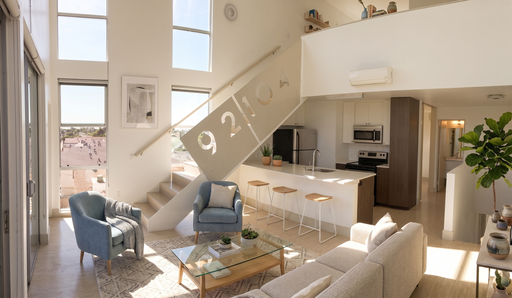 MODERN new HUGE 2bed / 2bath *PLUS DEN* loft with VIEWS PENTHOUSE – photo 1