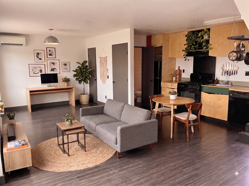 1 bed 2 bath MODERN bright FUN views HUGE Balcony! – photo 1