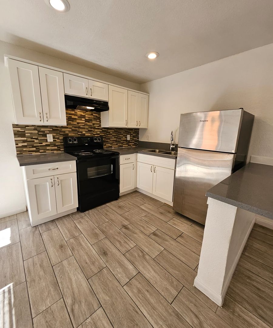 Las Vegas Apartment: 1509 E. Harmon Ave