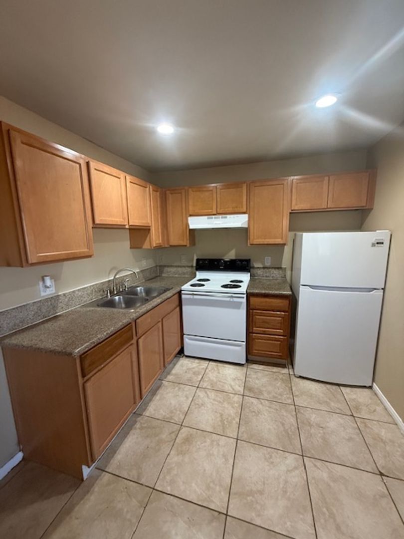 Las Vegas Apartment: 713 Lilly Lane