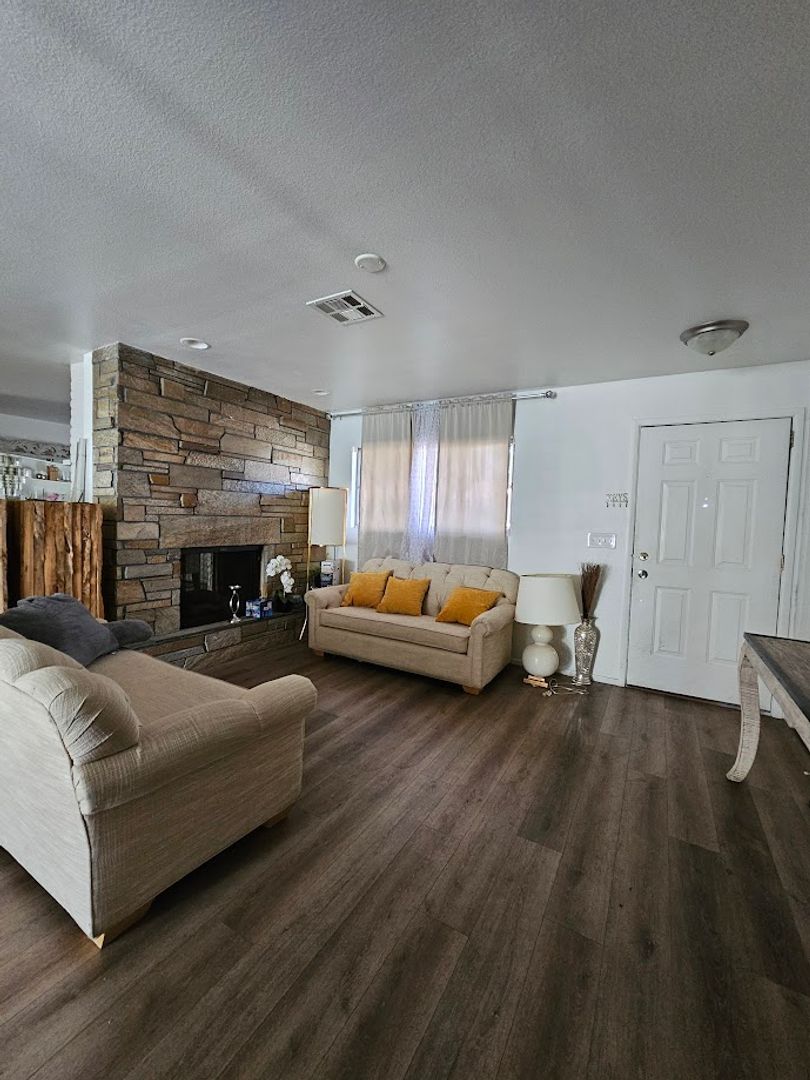 Las Vegas House: 2107 Frontier