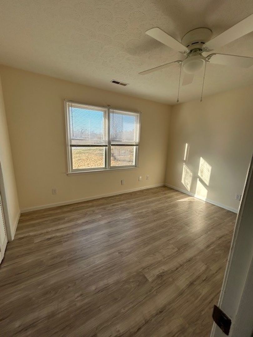 Madison Heights Apartment: 325 Tanglewood Drive