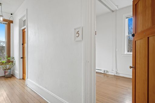 5335-1/2 Ballard Avenue NW, Suite 5 – photo 1