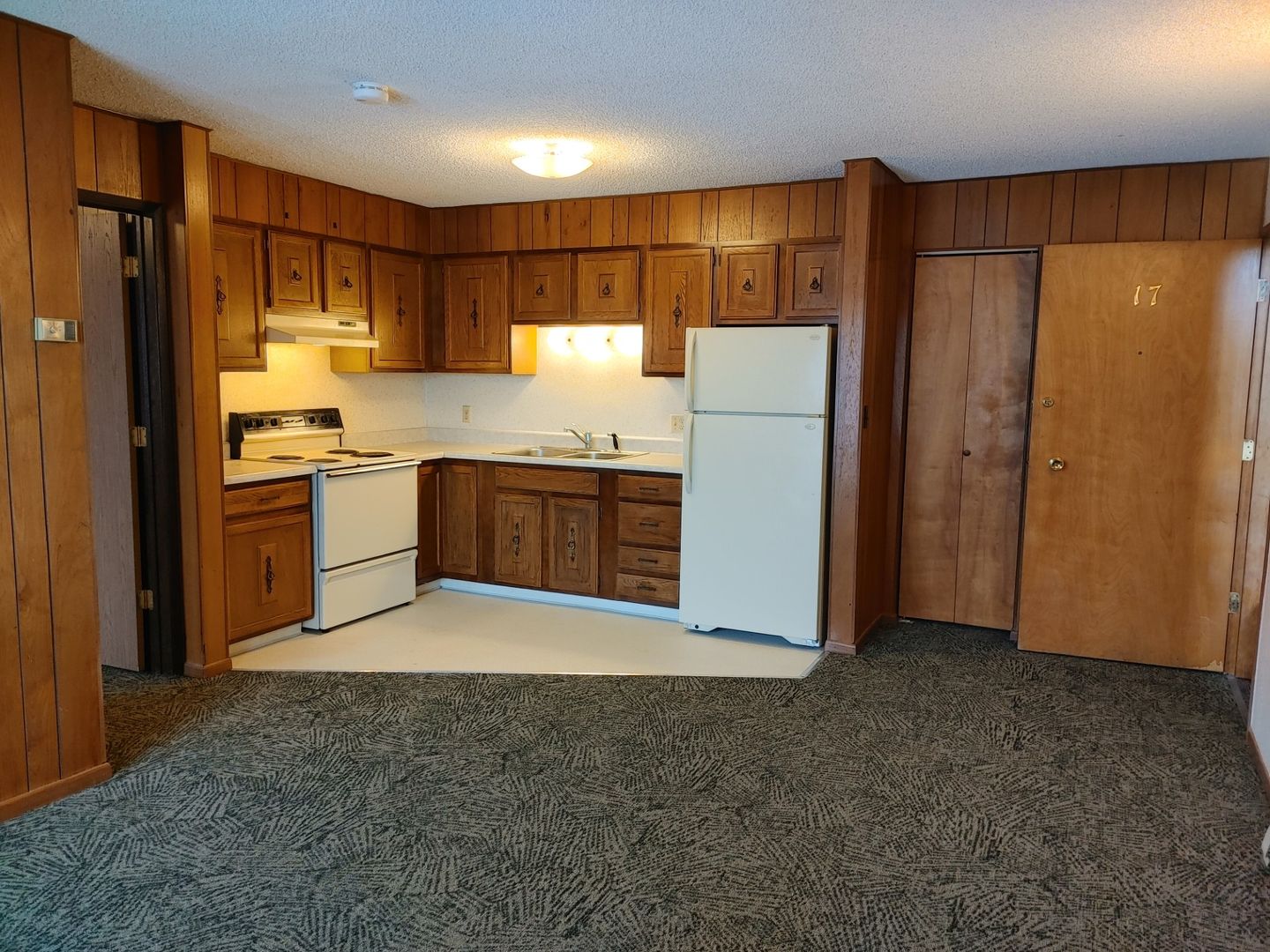 Fairbanks Apartment: 1653 2nd Ave