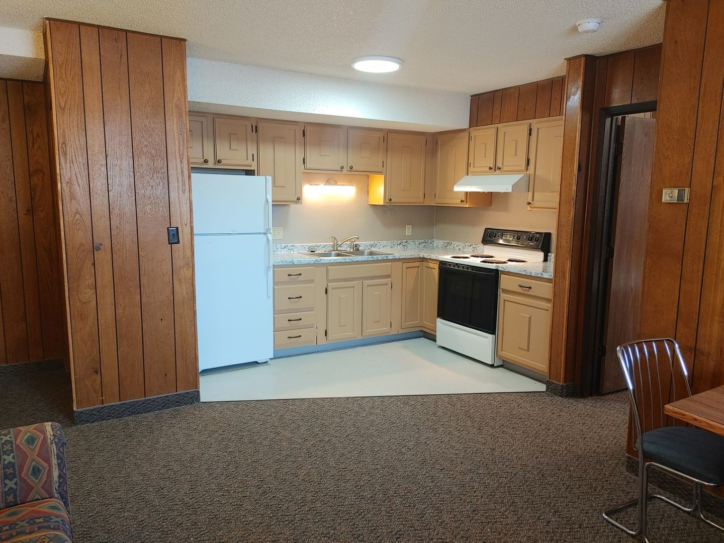 Fairbanks Apartment: 1655 2nd Ave
