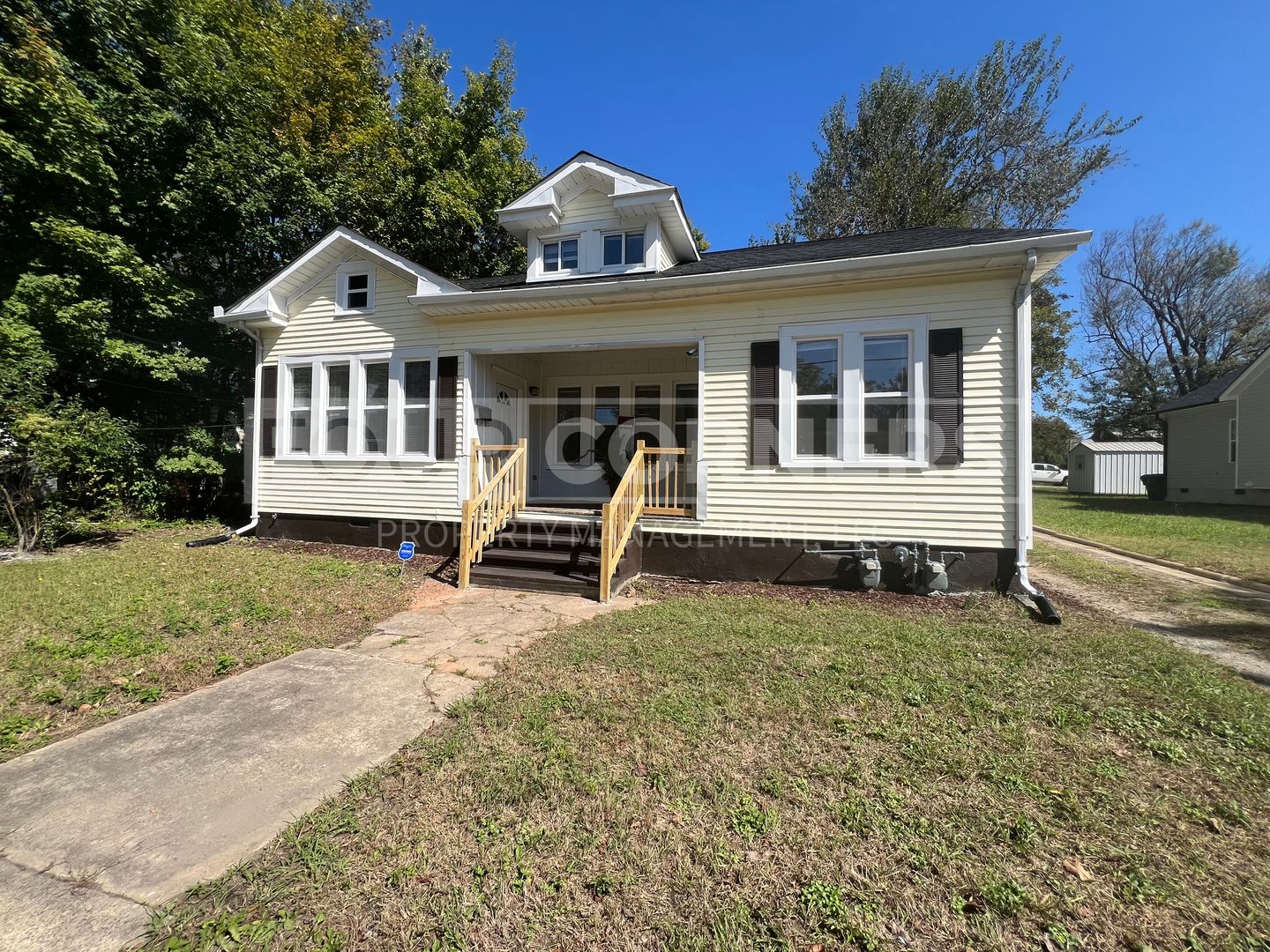 Burlington Apartment: 516 Maple Ave