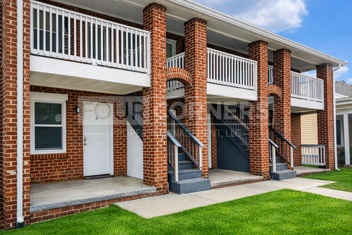 Beautiful 1 Bedroom 1 Bath Apartment – photo 1