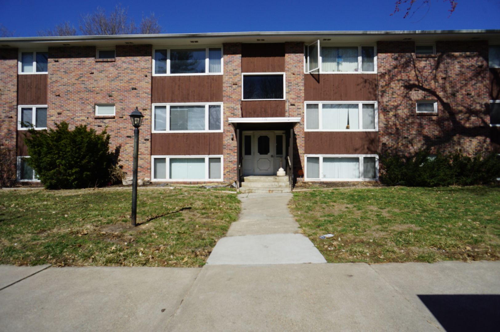 Lincoln Apartment: 1730 B Street