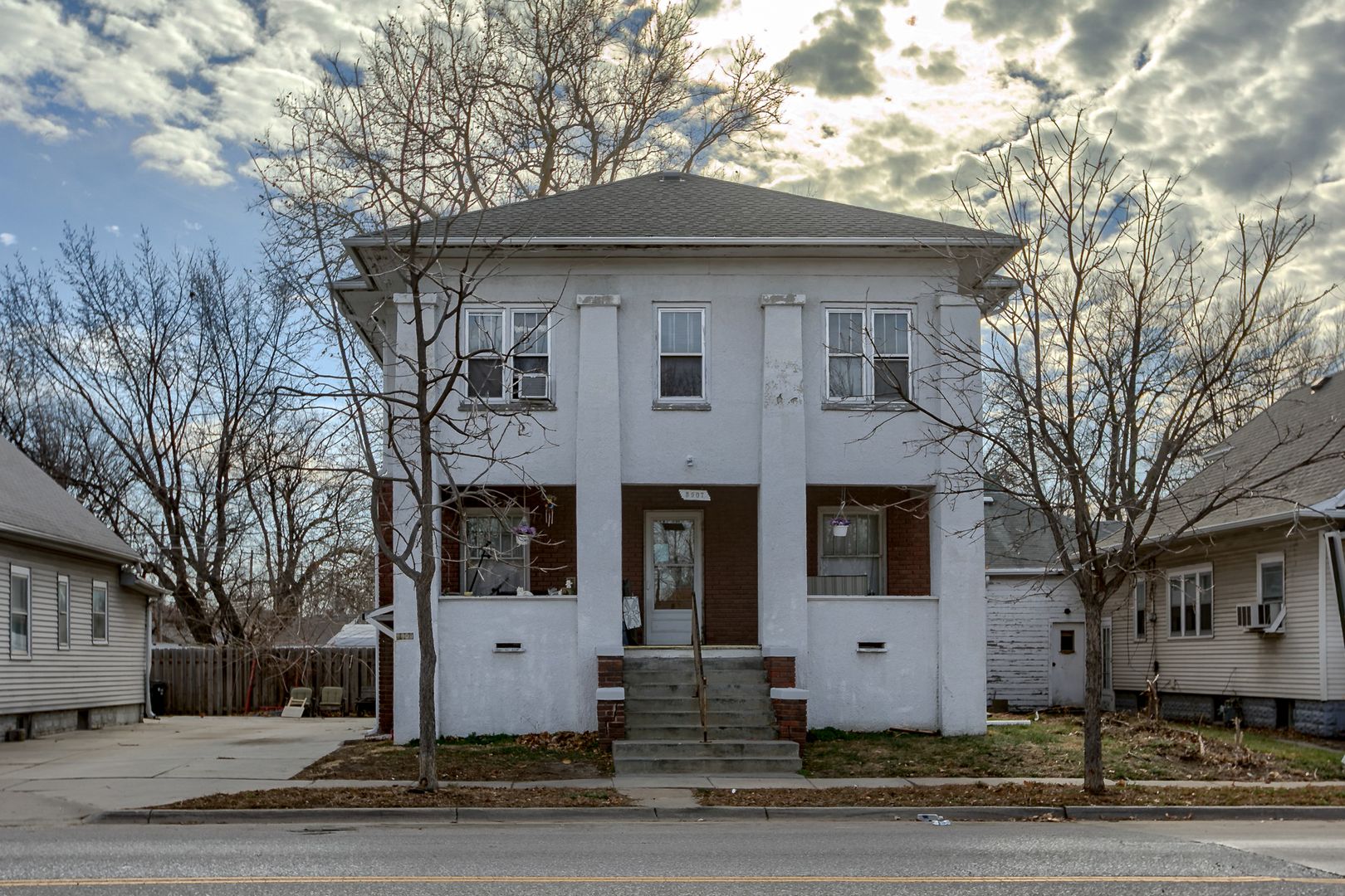 Lincoln Apartment: 5907 Havelock Avenue