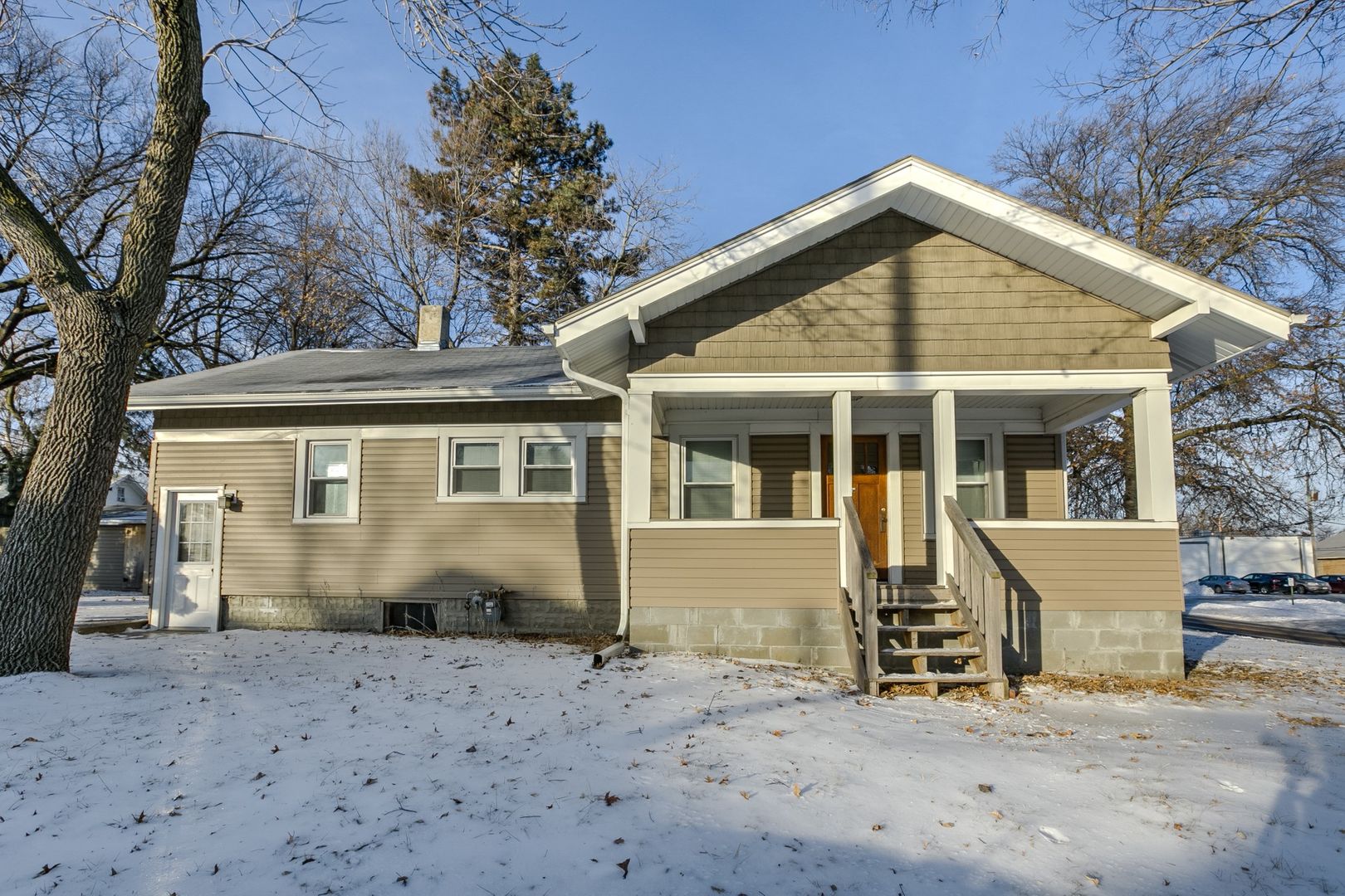 Lincoln House: 4859 Calvert St