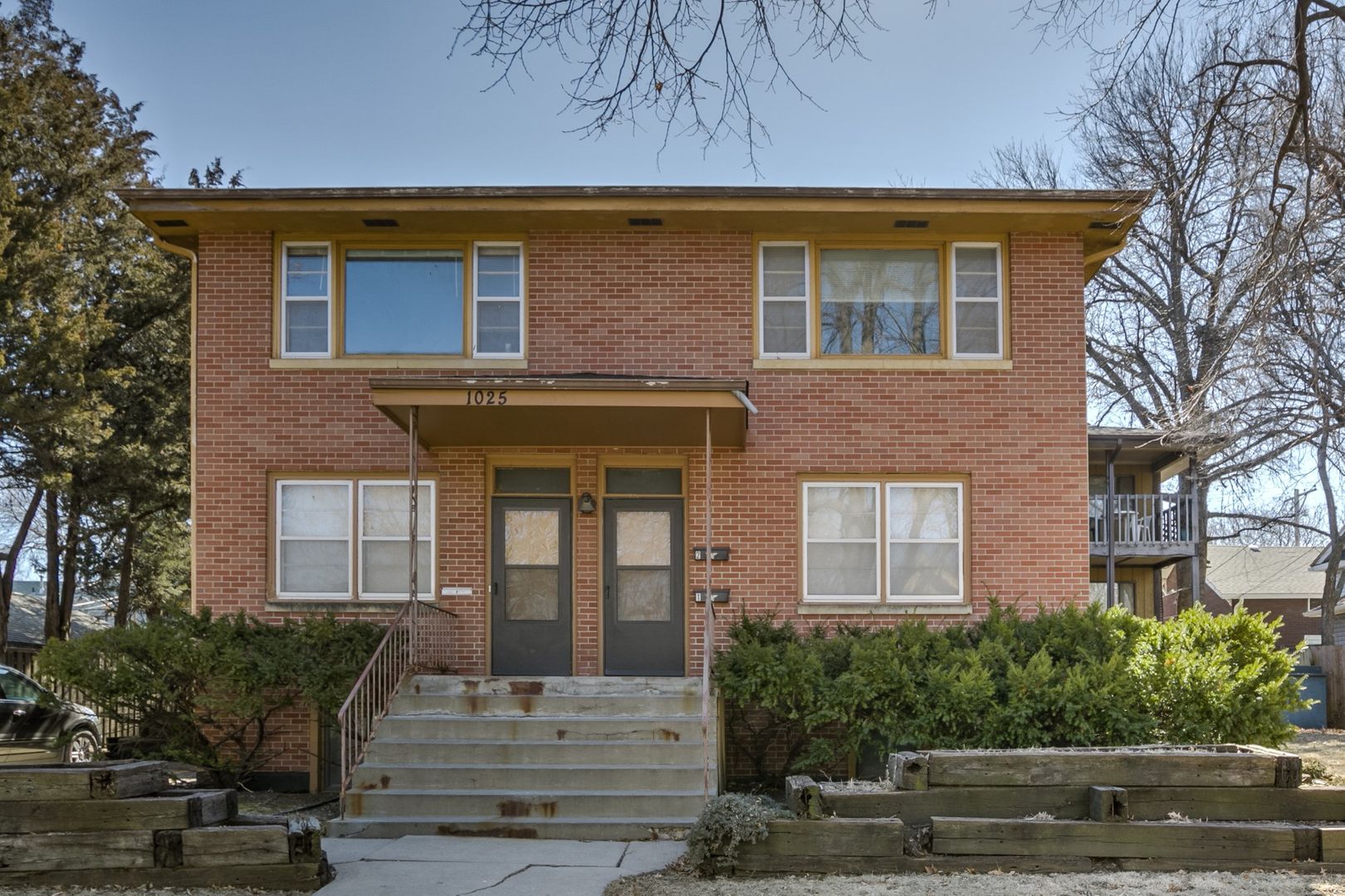 Lincoln Apartment: 1025 E Street