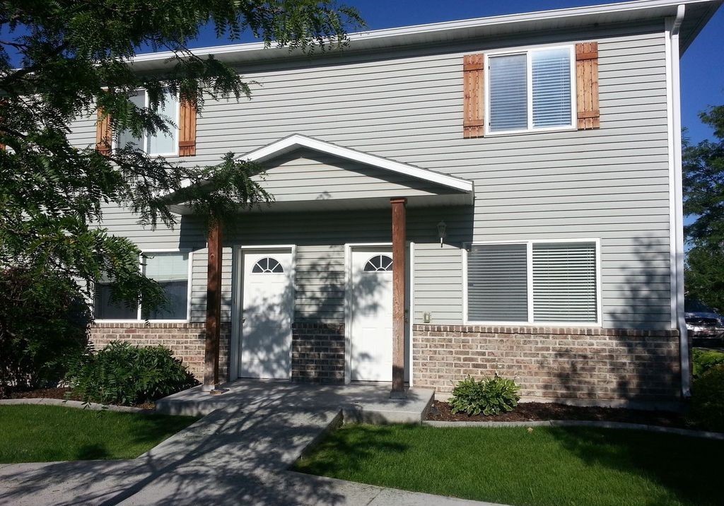 Rexburg Townhome: 629 Countryside Ave