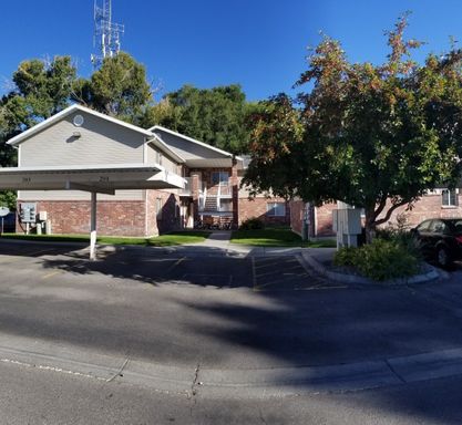 2 bed, 1 bath at Brentwood!