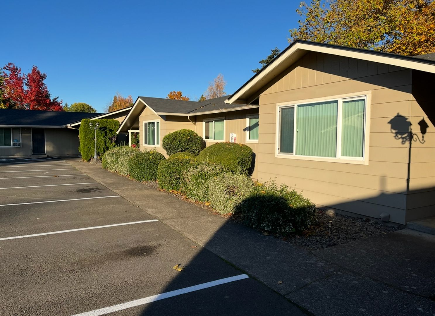 Woodburn Apartment: 1341 W Hayes St