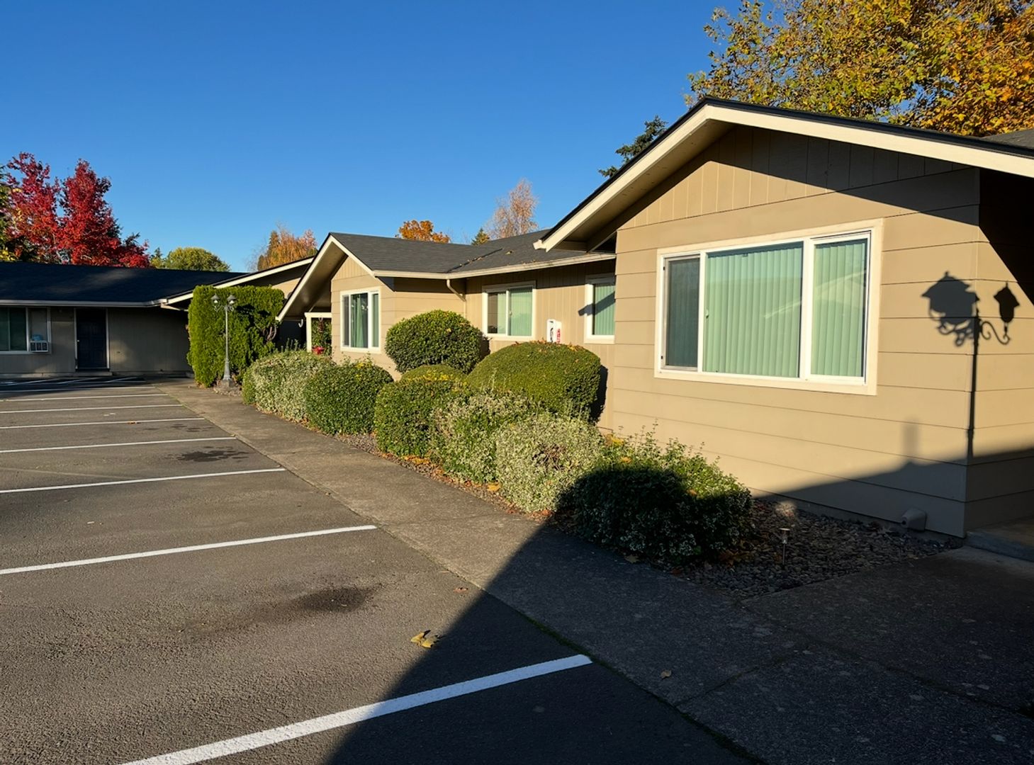 Woodburn Apartment: 1341 W Hayes St