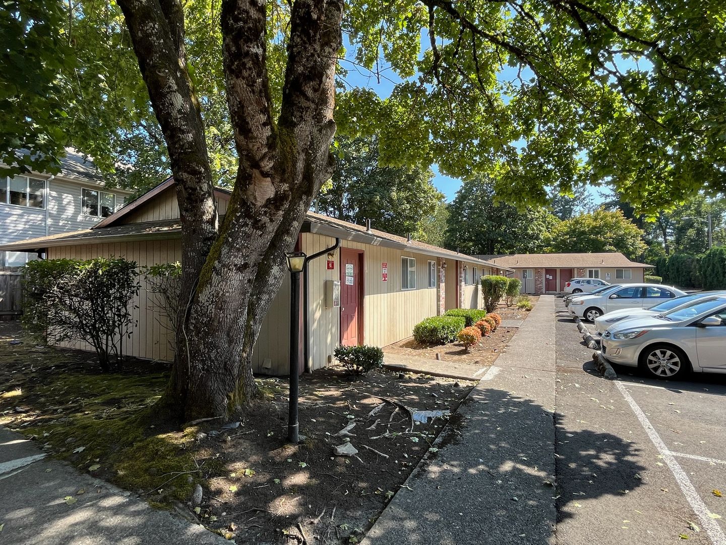 Gresham Apartment: 19201 - 19213 SE Yamhill St