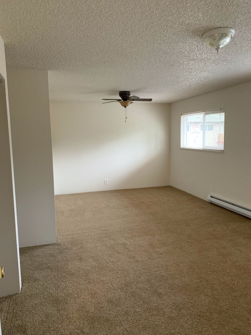 Salem Apartment: 3875 Liberty Rd S