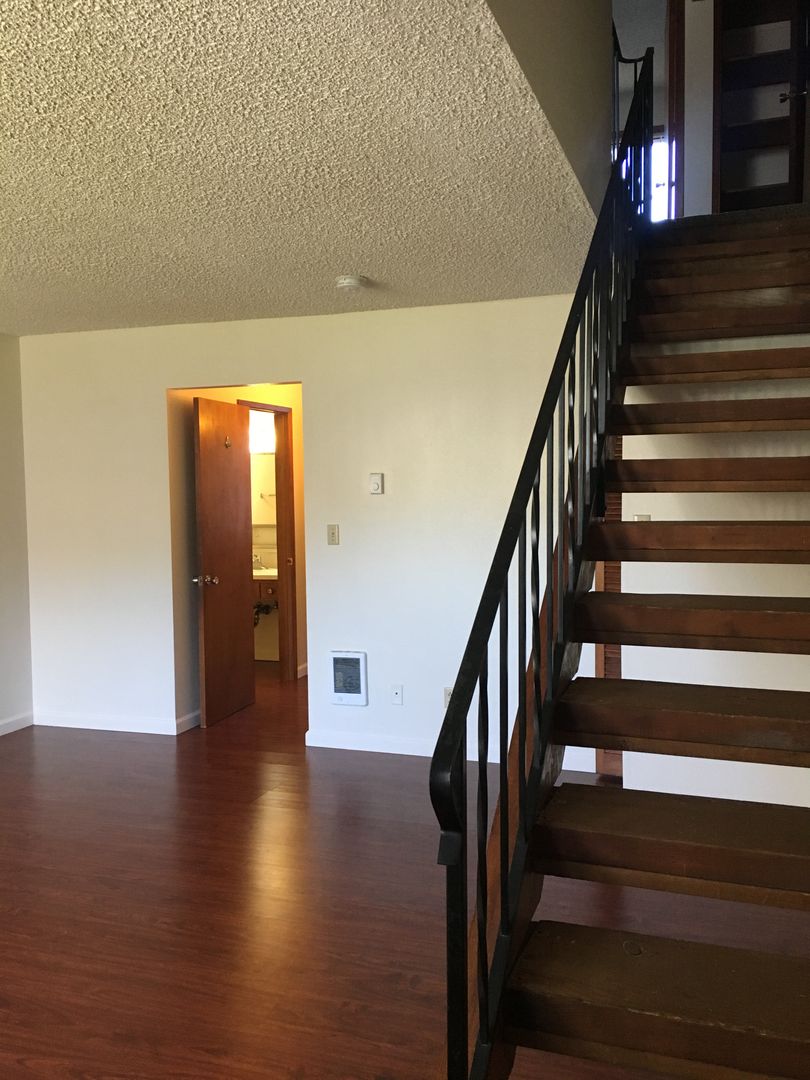 Vancouver Apartment: 1709 Norris Rd