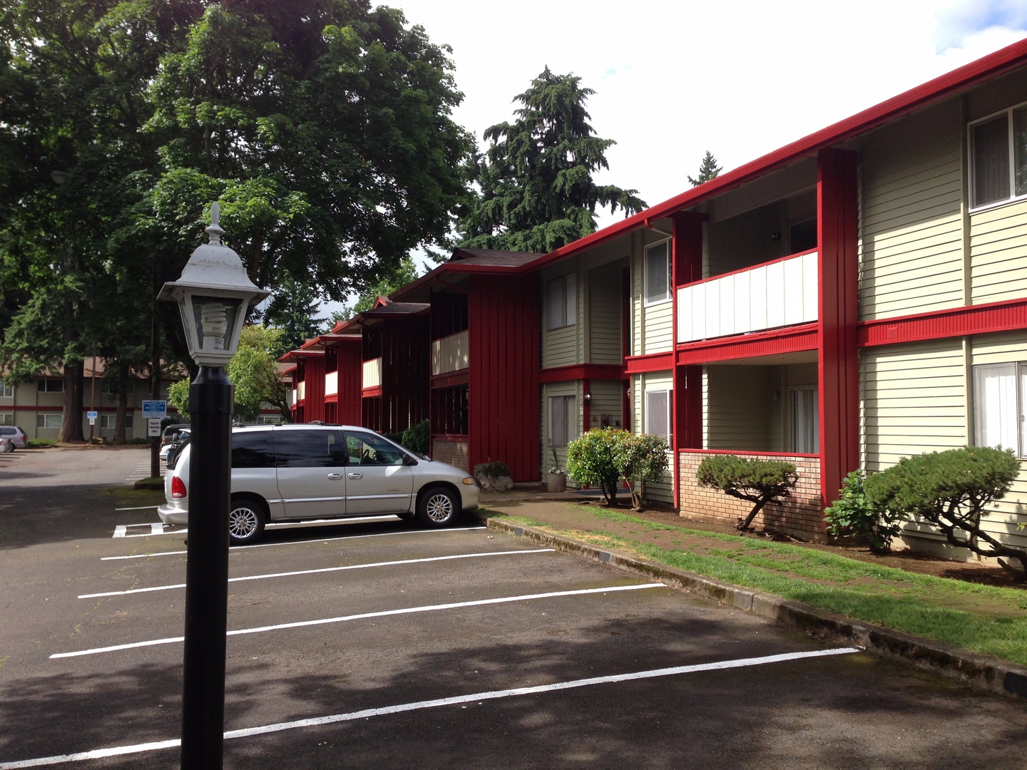 Vancouver Apartment: 2000  Laurel PL