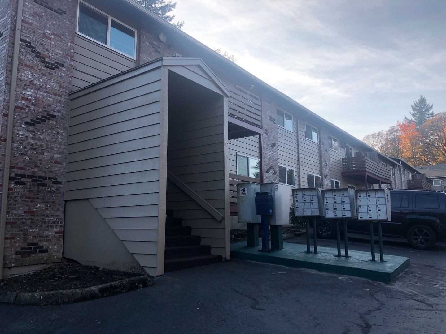 Salem Apartment: 3875 Liberty Rd S