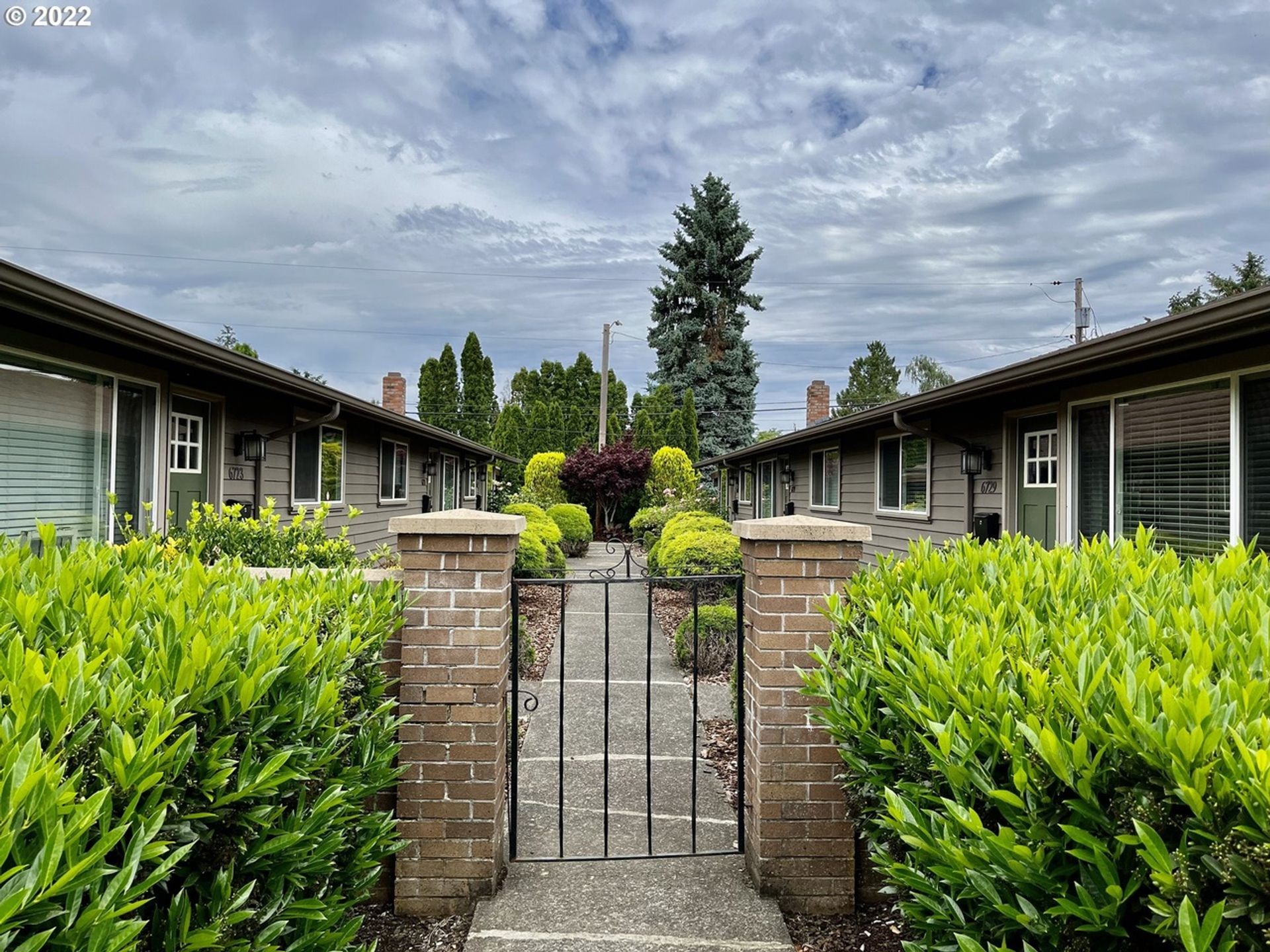 Portland Apartment: 6719-6729 SE Woodstock Blvd