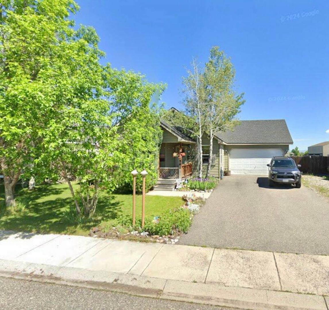 Belgrade House: 741 N River Rock