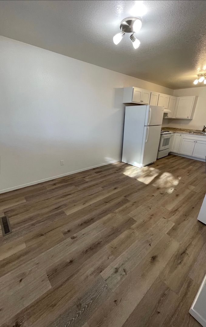 Belgrade Apartment: 401 E Jefferson
