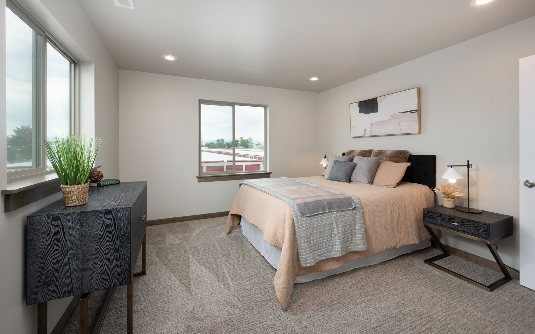Belgrade Apartment: 2006 Ross Way