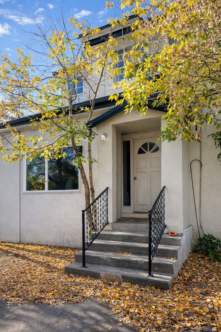 Livingston Apartment: 204 S. 10th St.