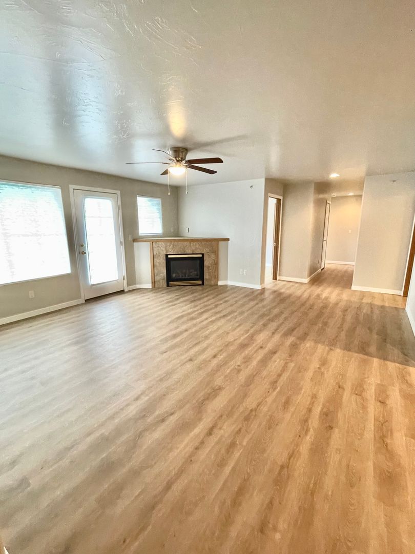 Belgrade Condo: 101 N Shore