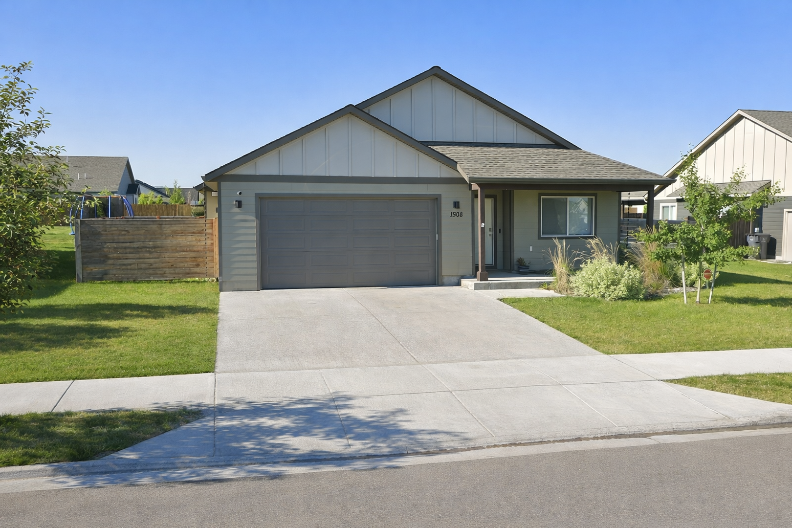 Begrade House: 1508 Golden West Dr