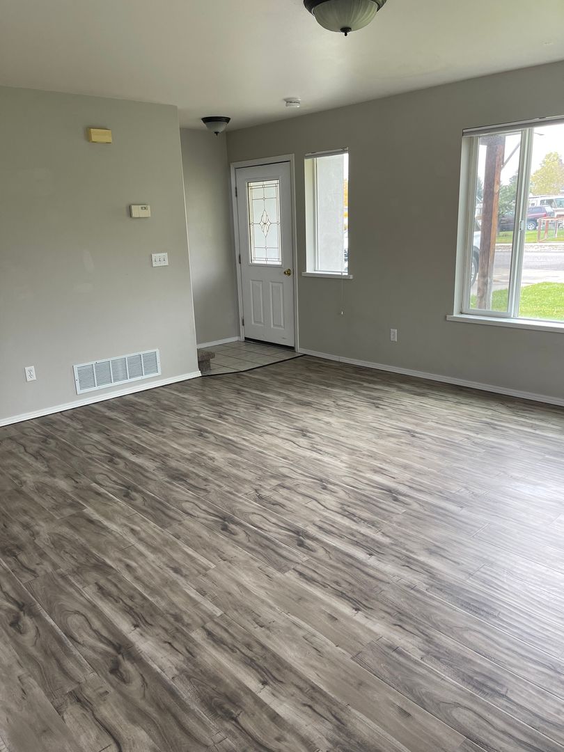 Belgrade Apartment: 803 Home Run Dr