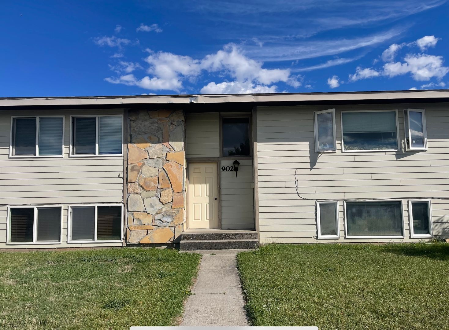 Belgrade Apartment: 902 Montana Street